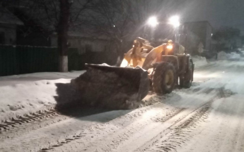 Дорожные службы борются с последствиями снегопадов во Владимире