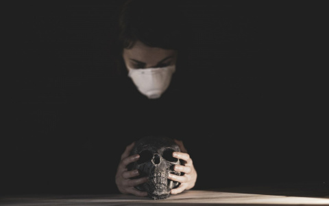 Статистика по коронавирусу стабилизируется, но число смертей шокирует