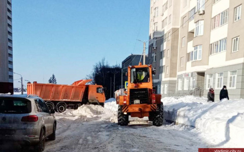 В горадминистрации заявляют, что уборка улиц от снега идет в режиме нон стоп