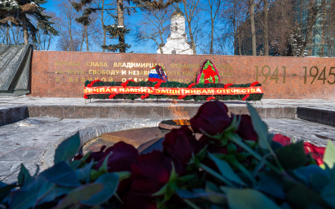 Сенатор Ольга Хохлова приняла участие в акции «Защитим память героев»