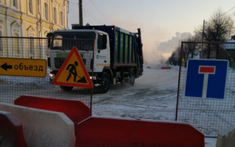 С приходом оттепели возобновили ремонт теплотрассы на Луначарского