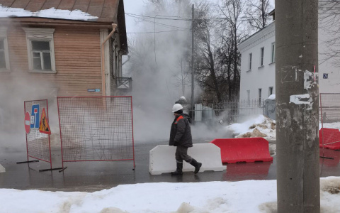Жители Луначарки: "Из-за нового порыва труб кипятком ошпарило рабочего"
