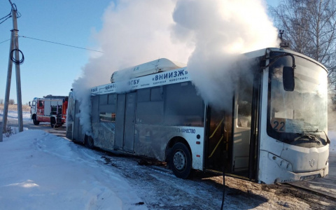 Озвучены подробности утреннего пожара в 22 автобусе