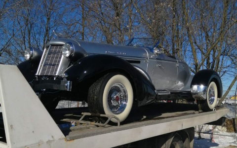 Во Владимире к ГИБДД подвезли шикарный ретро-автомобиль за 8 миллионов рублей