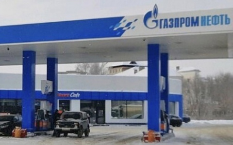 Водитель дорогой иномарки отсудил у "Газпромнефть" деньги на ремонт авто