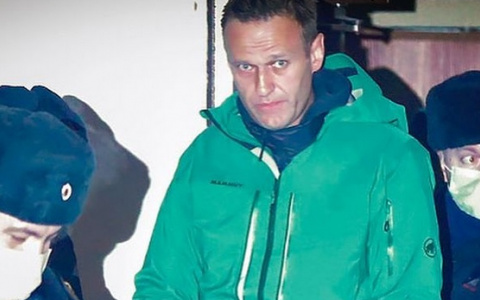 Навального этапировали в колонию в Покров