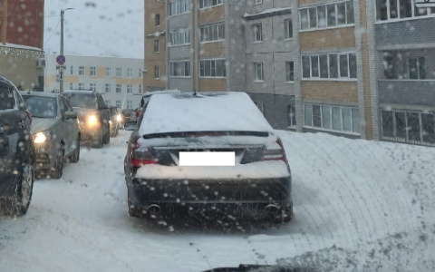 Сначала помог отремонтировать машину, а потом украл ее