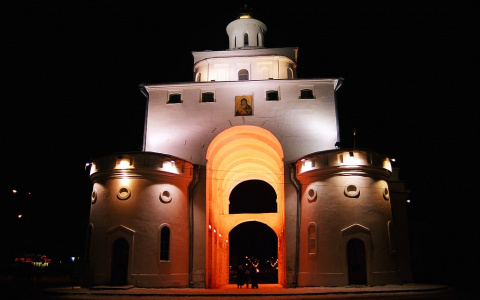 Завтра на целый час выключится подсветка зданий горадминистрации