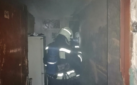 Пожилой курильщик чуть не сгорел в своей квартире в Муроме