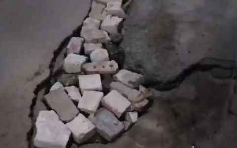 Житель Коврова провёл на городской дороге авторский ямочный ремонт