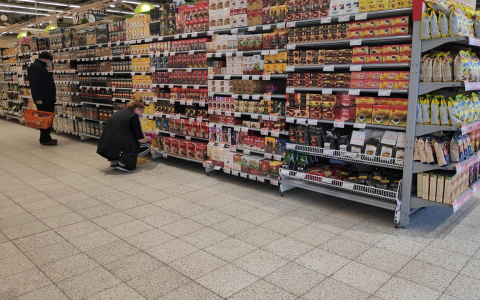 "Цены выше, потому что денег много" - почему повысилась стоимость продуктов?