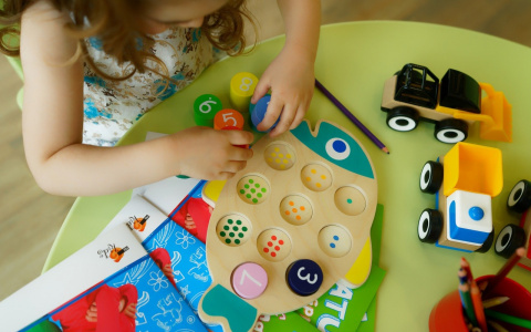 «Единая Россия» предложит Президенту полностью оплачивать больничные родителям дошкольников