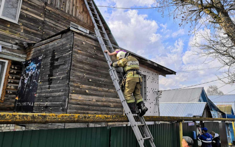 Во Владимирской области из горящего дома спасли девочку