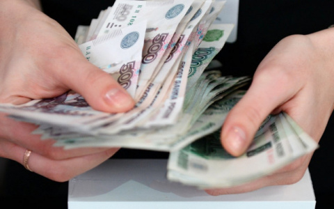 Стало известно, как будут начислять зарплату в майские выходные