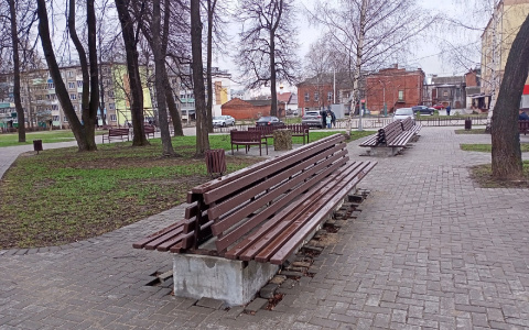 В парке в Юрьев-Польском мужчина пристает к девочкам-подросткам
