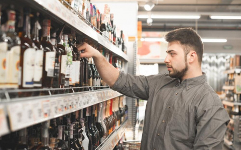 Стало известно, сколько жители Владимирской области тратят на еду и алкоголь