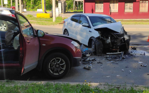 Первые подробности ДТП из 4 машин у Князь - Владимирского кладбища
