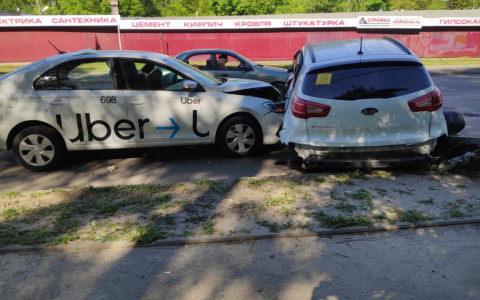 Подробности ДТП у Князь-Владимирского кладбища: как разбились сразу 4 авто?