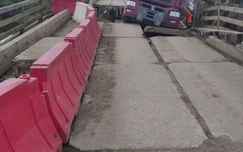 Под большегрузом из Владимира рухнул мост в Ивановской области