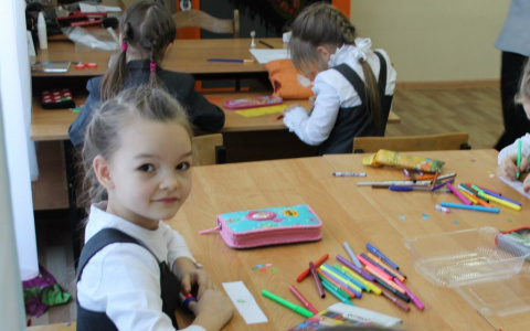 Владимирским родителям школьников нужно подать заявление на выплату в 10 000 рублей