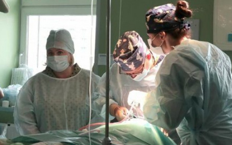 Владимирский хирург бесплатно прооперировал 20 детей с дефектами лица