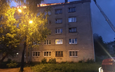 Пожар оставил без жилья около 100 жильцов многоэтажки в Александрове