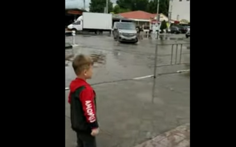 Владимирцы в Анапе: "После ливня тут потоп, из канализации прут фекалии"
