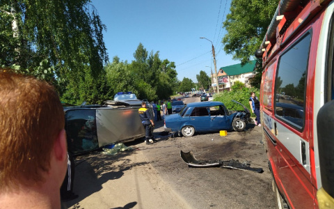 Массовое ДТП в Александрове: "Тойота" сначала врезалась в 5 машин, а потом еще в одну