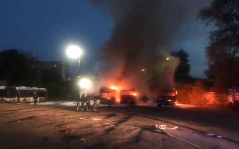 Ночью во Владимире сгорели 5 автобусов "АДМ"