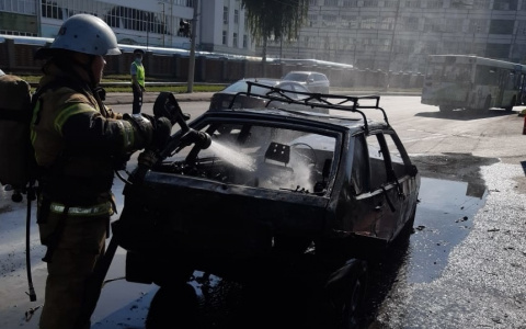 Сегодня во Владимире на улице Мира сгорела легковушка