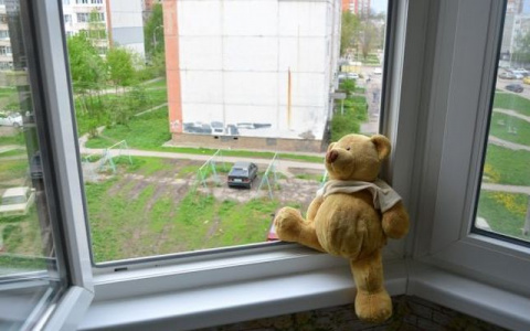 В Коврове из окна на четвёртом этаже жилого дома выпала девочка