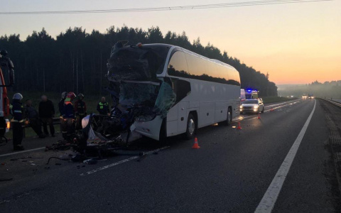Автобус с 47 пассажирами столкнулся с полуприцепом во Владимирской области