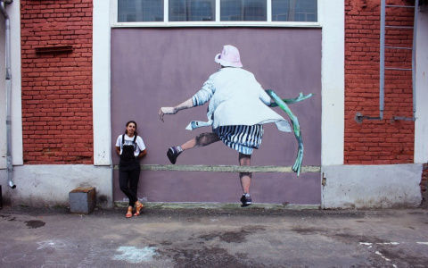 Уличная художница: "Одни увидят в рисунке бабулю, другие - себя"