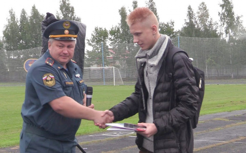 Вязниковского подростка наградили за спасение тонувшей девочки