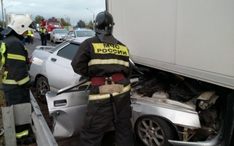 Смертельная авария в Вязниковском районе: легковушка влетела в грузовик