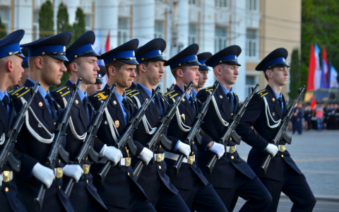 Российским военнным и правоохранителям проиндексируют зарплату