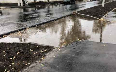 Администрация Юрьев-Польского оказалась в огромной луже