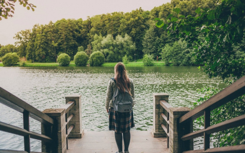 Этим знакам зодиака завтра лучше остаться дома