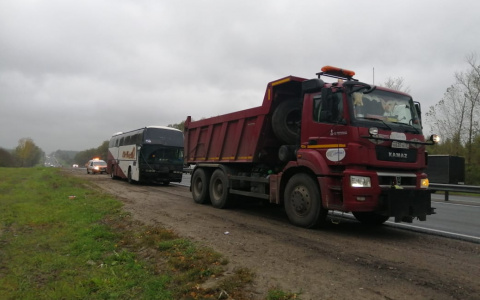 Дорожные службы помогли 40 пассажирам сломавшегося на М7 "Неоплана"