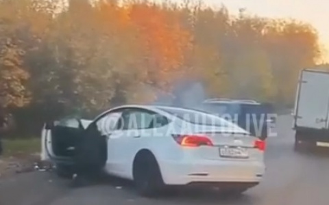 ДТП с электромобилем в Струнино засняли на камеру