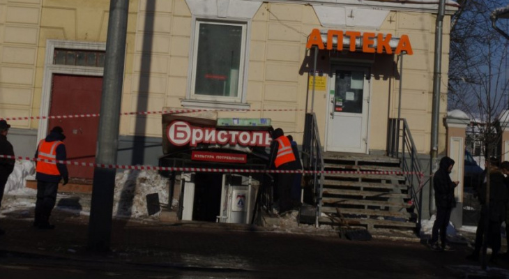 Владимирца удивили матрасы на крышах магазинов в центре города