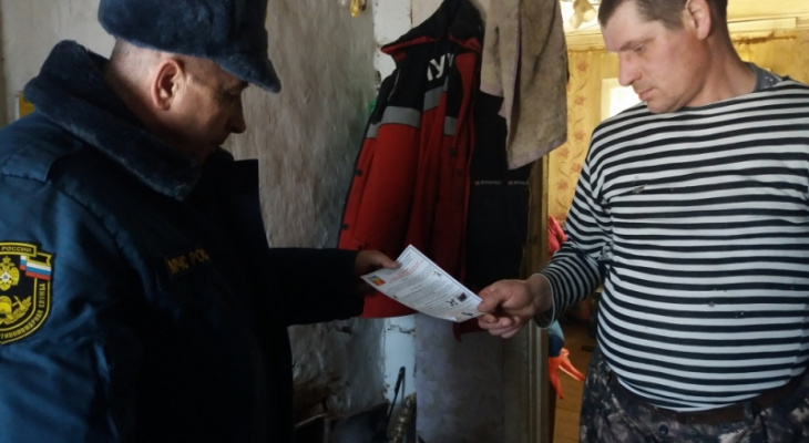 Сотрудники МЧС проверили многодетные семьи в Суздале