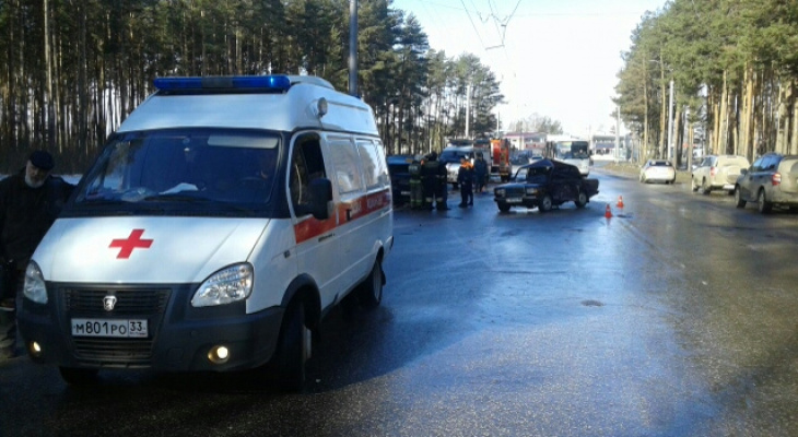 В Коврове такси с пассажирами попало в ДТП