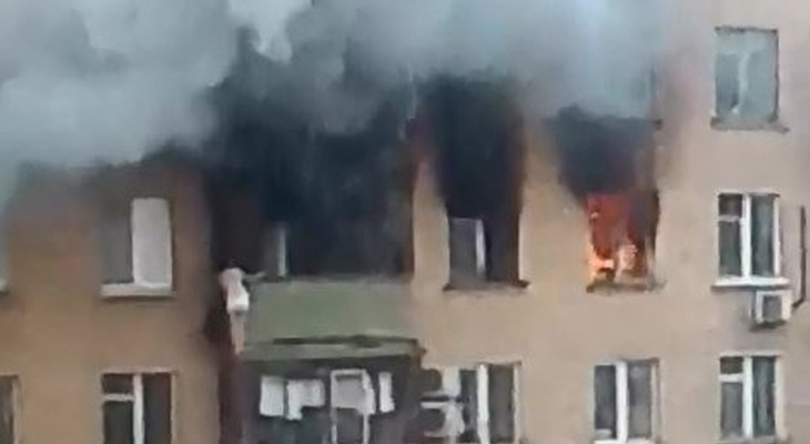В Коврове школьница выпругнула из окна горящего дома
