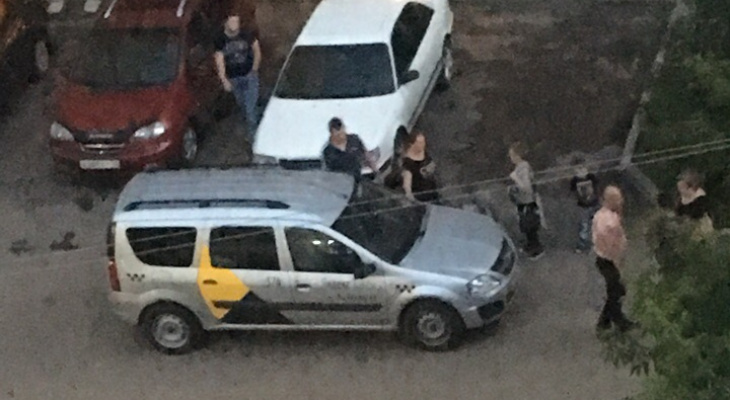 Во Владимире нетрезвая компания набросилась на таксиста