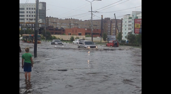 В мэрии Владимира прокомментировали ливень, затопивший улицы города