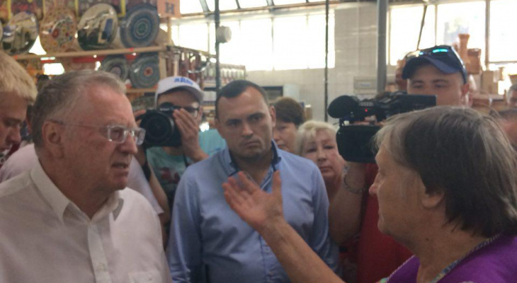 Владимир Жириновский посетил владимирский рынок и пообщался с горожанами
