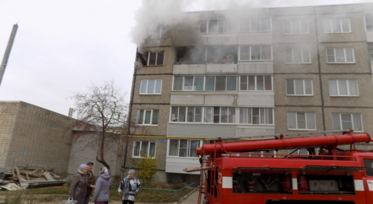 На пожаре в Лакинске спасатели эвакуировали 20 человек