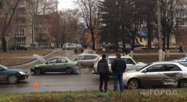 На проспекте Строителей во Владимире произошла серьезная авария