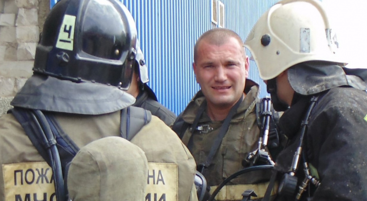 Спасатели вынесли мужчину из горящей квартиры в Коврове
